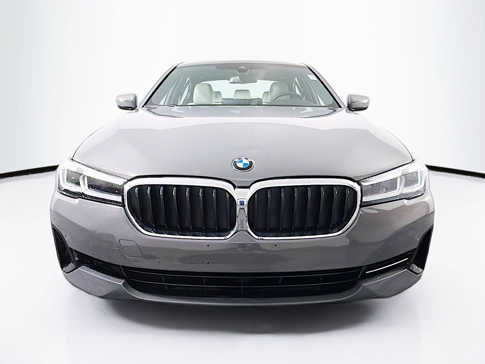 Used 2022 BMW 530i xDrive w/ Convenience Package AWD/4WD image 2