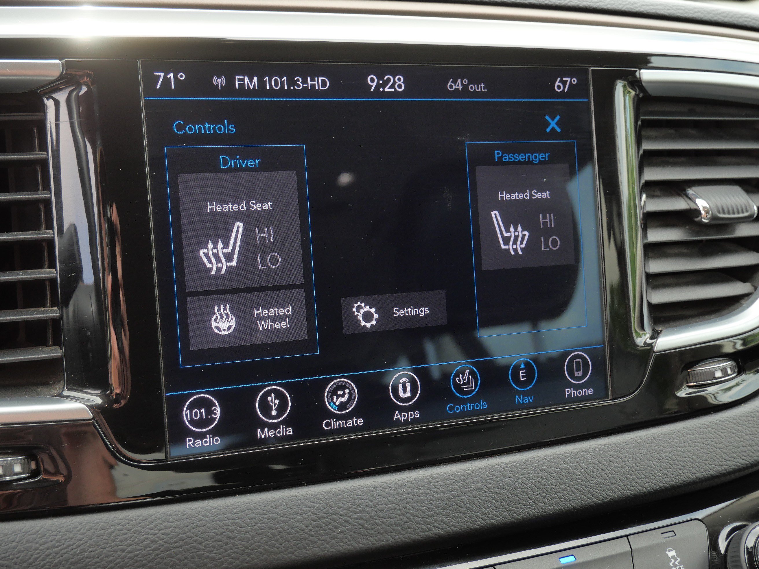 Used 2018 Chrysler Pacifica Touring-L Plus FWD image 33