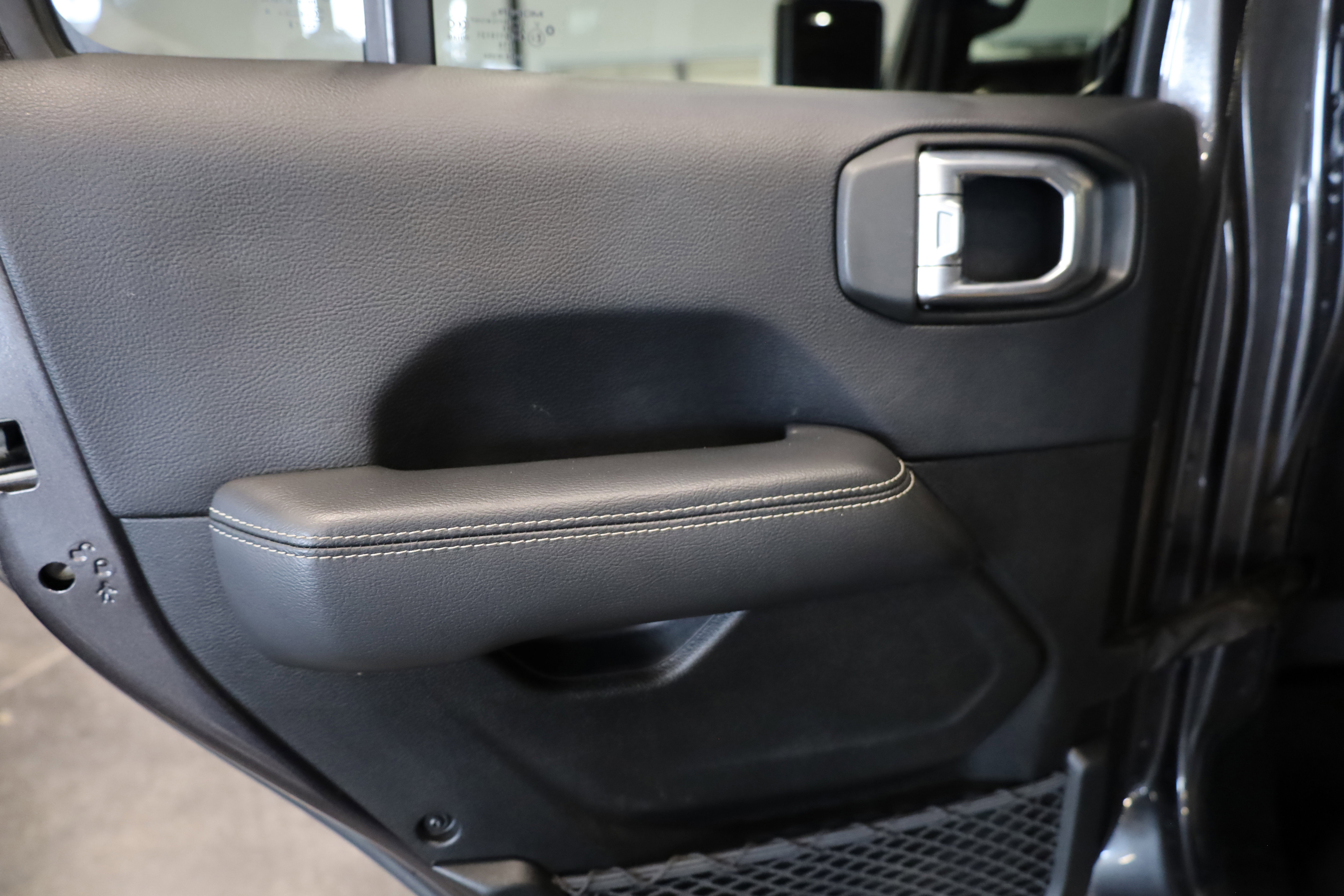 Used 2018 Jeep Wrangler Unlimited Rubicon image 35