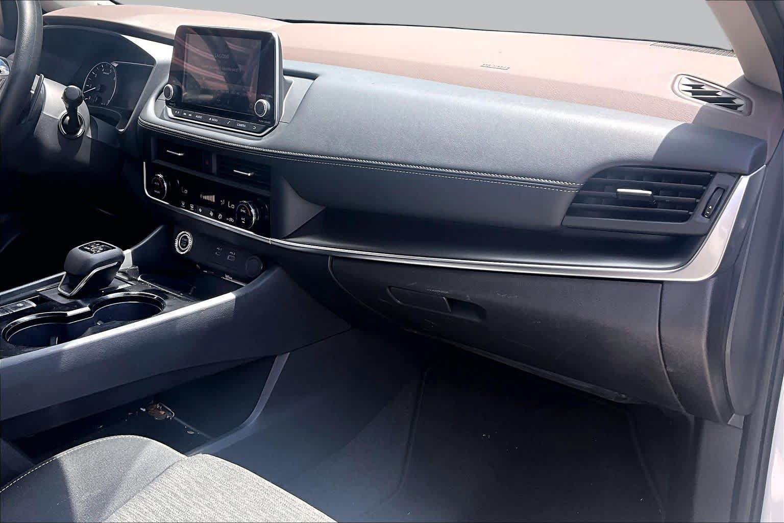 Certified 2023 Nissan Rogue SV FWD image 19