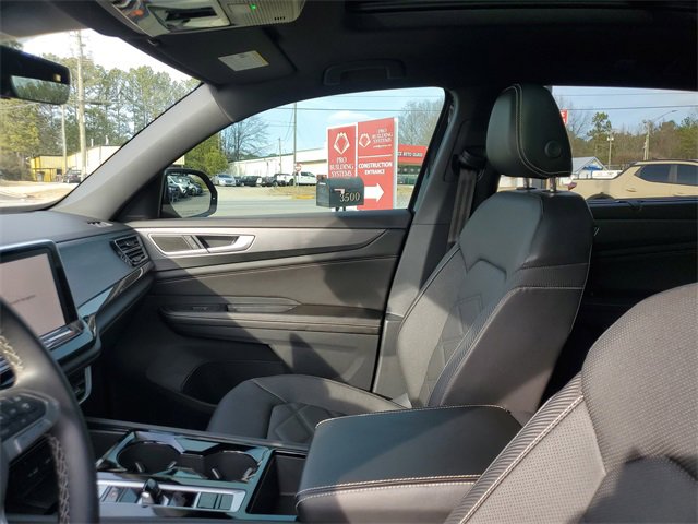 Certified 2024 Volkswagen Atlas Cross Sport SE w/ Panoramic Sunroof Package image 17