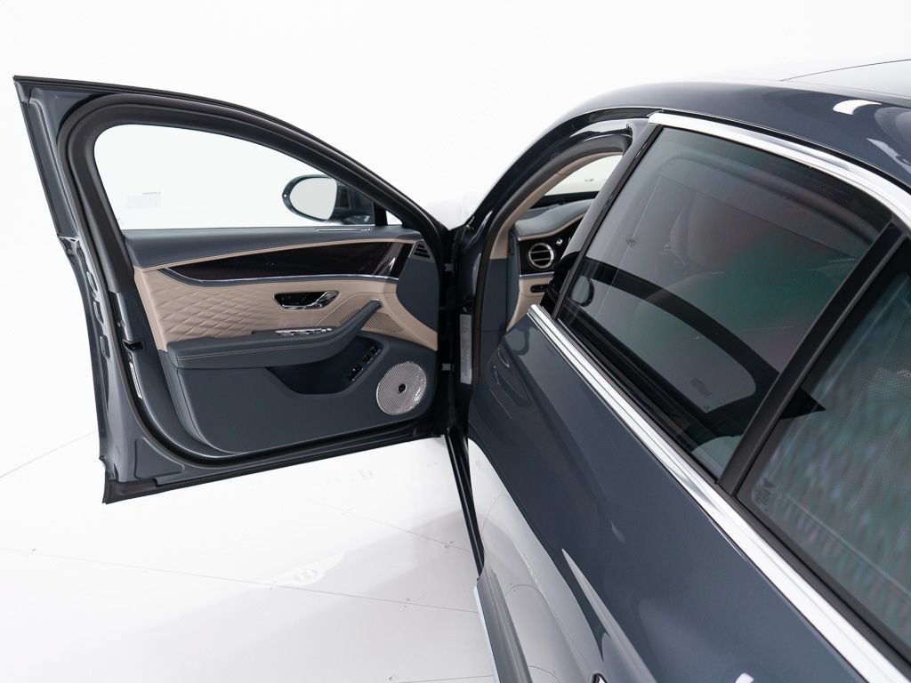 Used 2026 Bentley Flying Spur Plug-In Hybrid AWD/4WD image 10