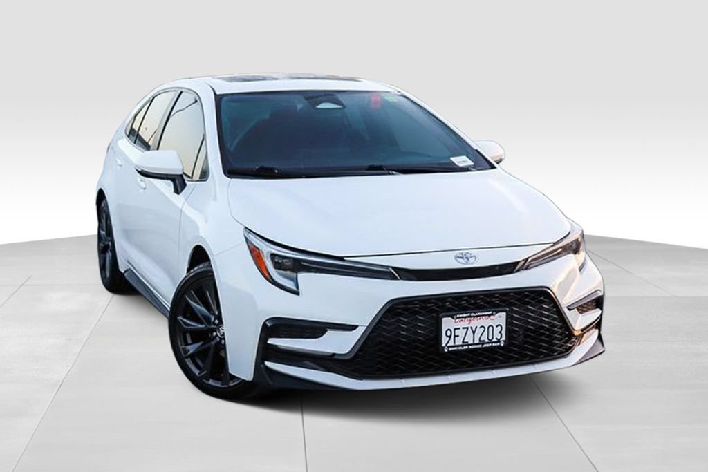 Used 2023 Toyota Corolla SE w/ SE Premium Package FWD image 2