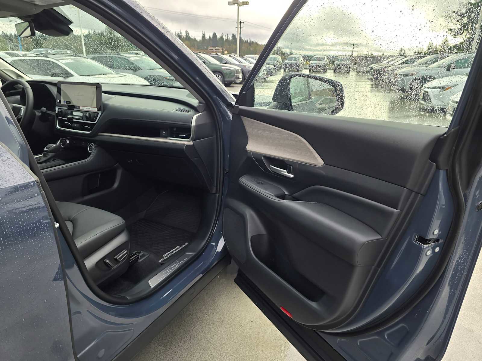 Used 2025 Toyota Grand Highlander Limited image 10