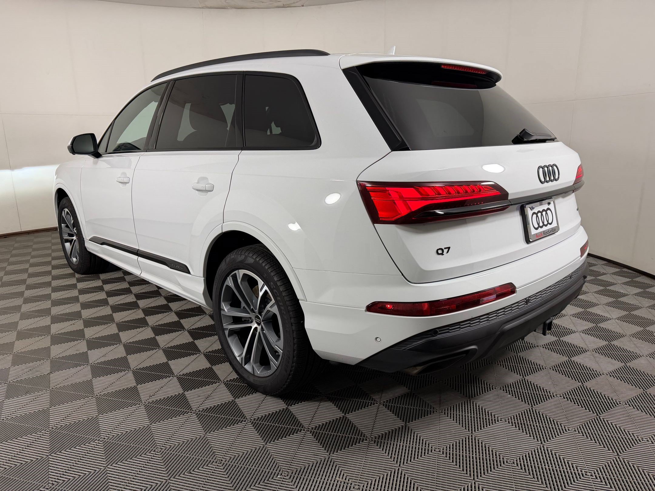 Used 2026 Audi Q7 2.0T Premium AWD/4WD image 3