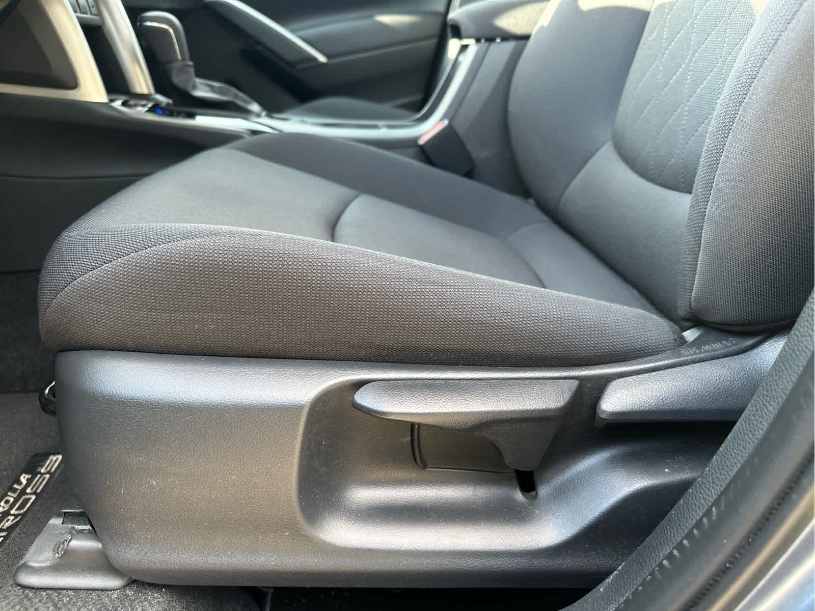 Used 2023 Toyota Corolla Cross LE AWD/4WD image 23