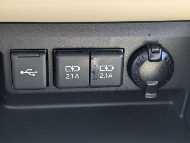 Used 2021 Toyota Highlander XLE AWD/4WD image 23