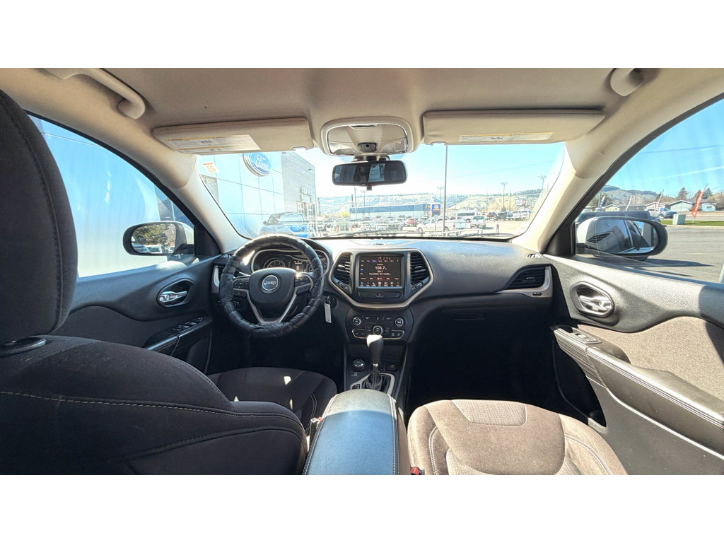 Used 2015 Jeep Cherokee Latitude AWD/4WD image 13
