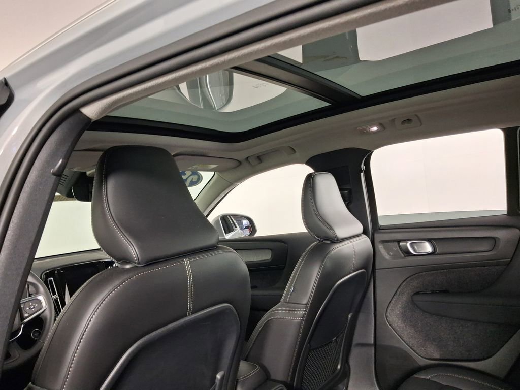Used 2025 Volvo XC40 B5 Core AWD/4WD image 21