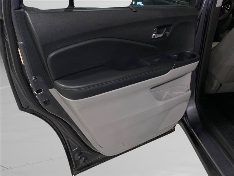 Used 2016 Honda Pilot Touring image 11