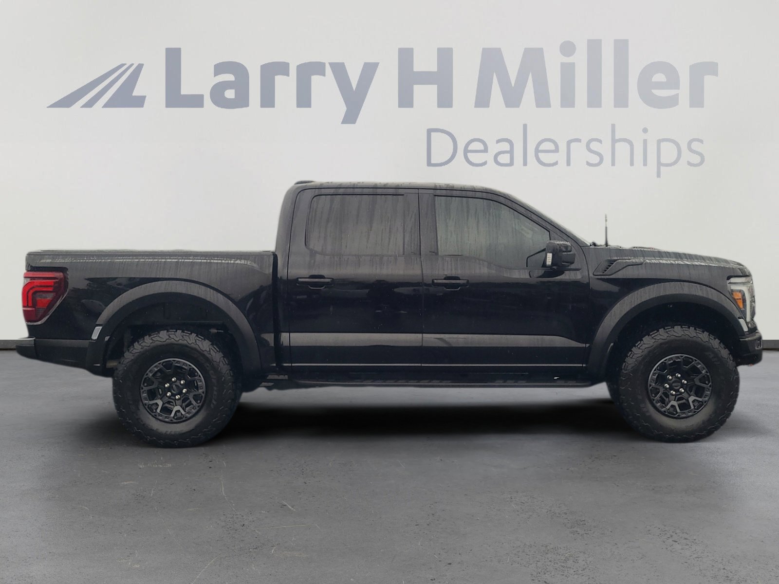 Used 2025 Ford F150 Raptor w/ Equipment Group 803A Raptor R AWD/4WD image 6