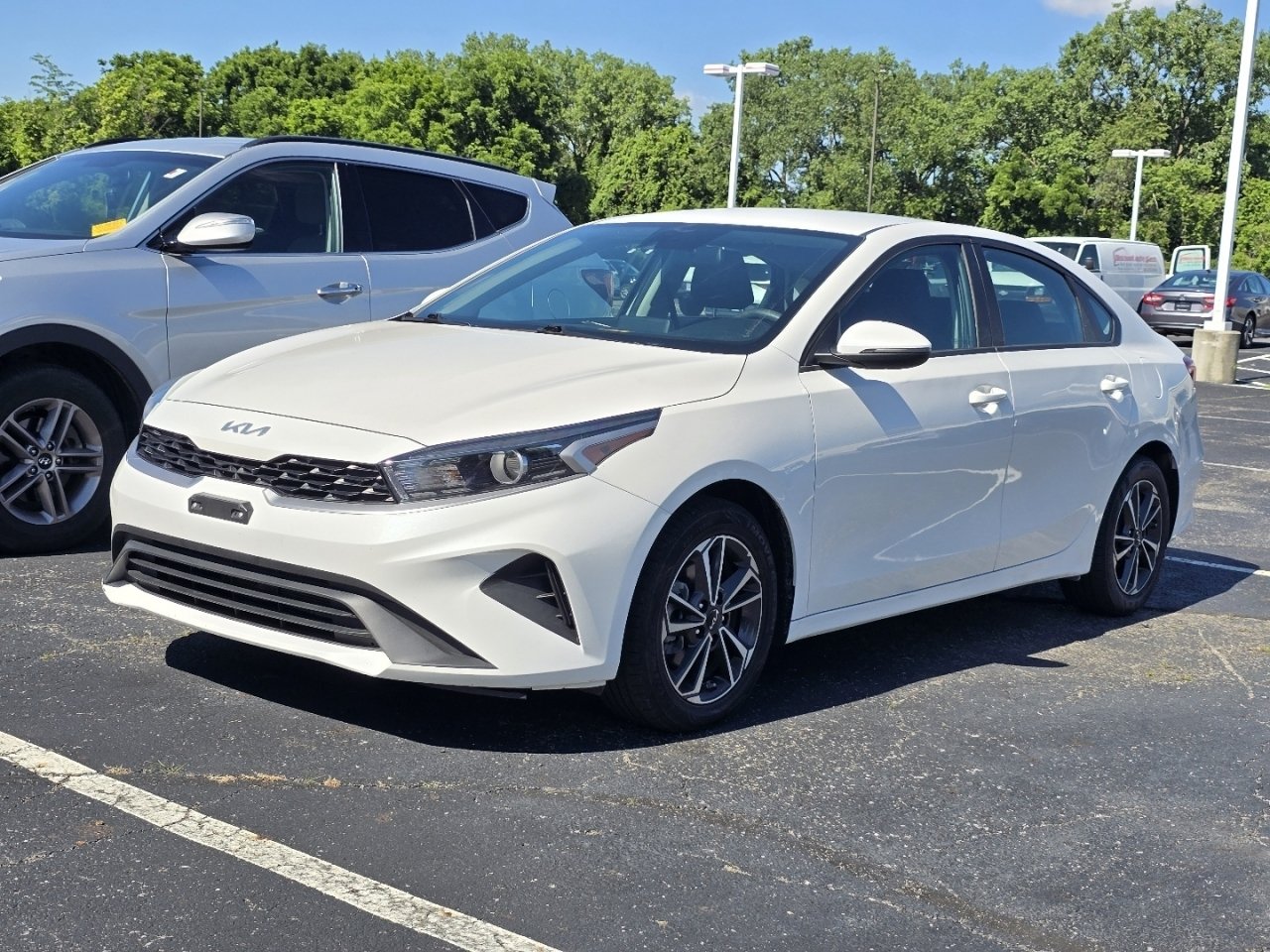 Used 2023 Kia Forte LXS w/ LXS Technology Package FWD image 3