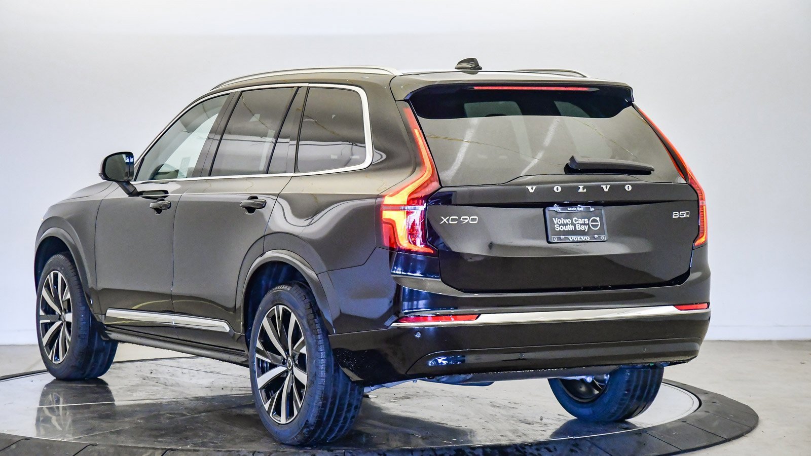 New 2026 Volvo XC90 B5 Core image 2
