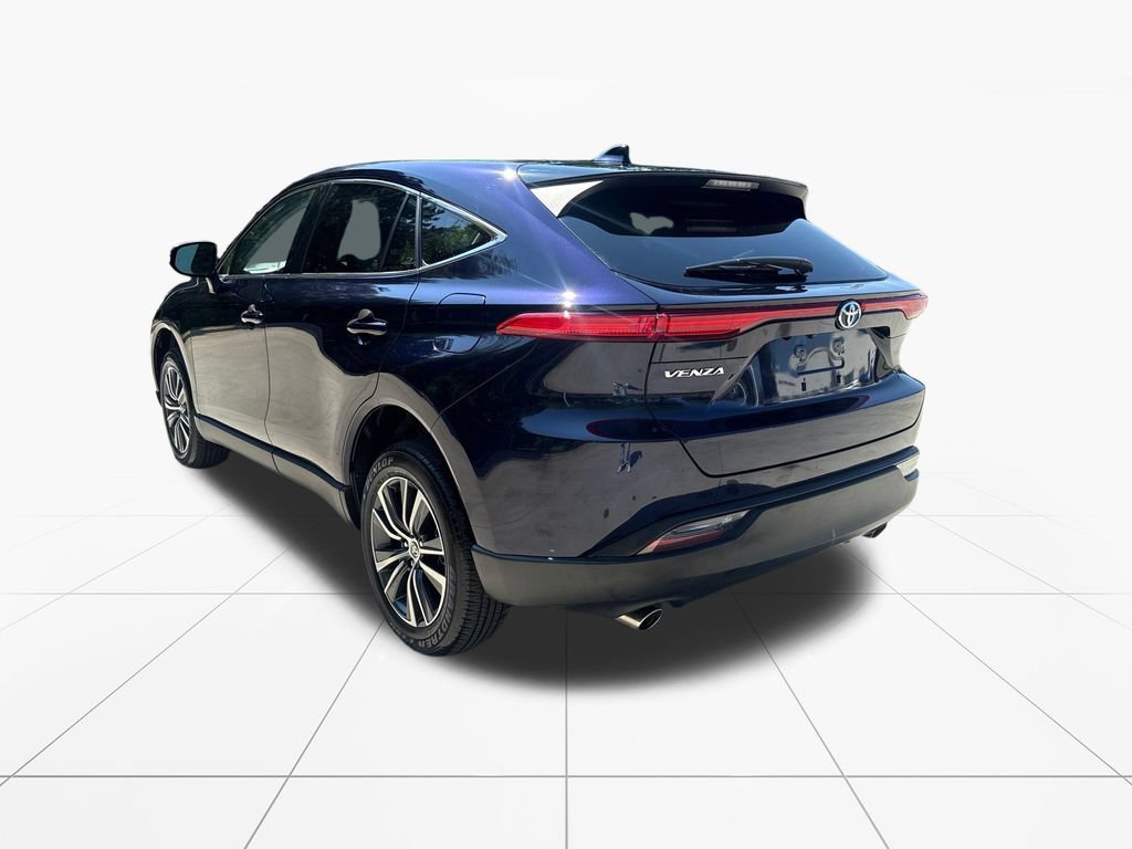 Used 2024 Toyota Venza LE AWD/4WD image 6