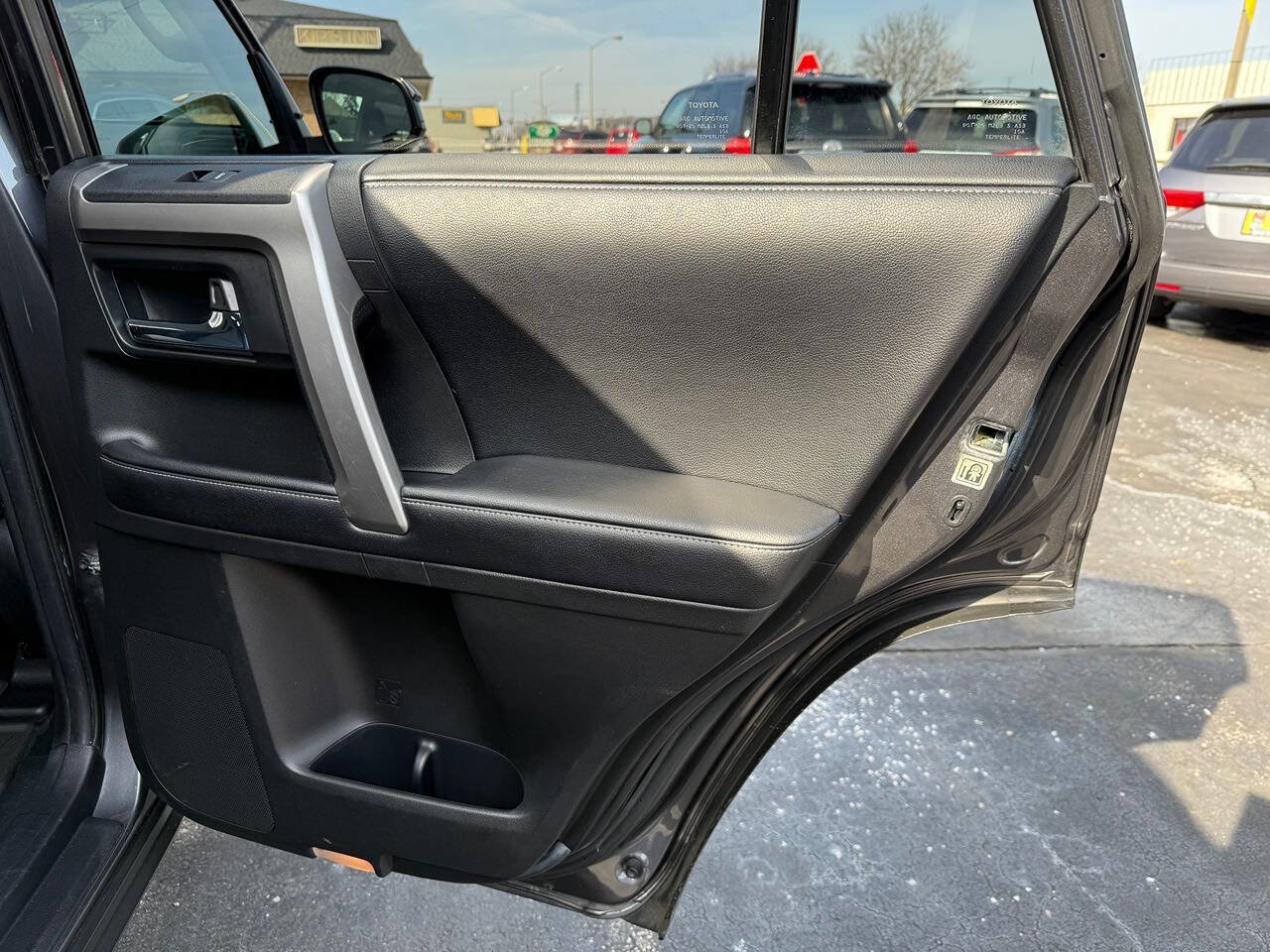 Used 2016 Toyota 4Runner SR5 image 41