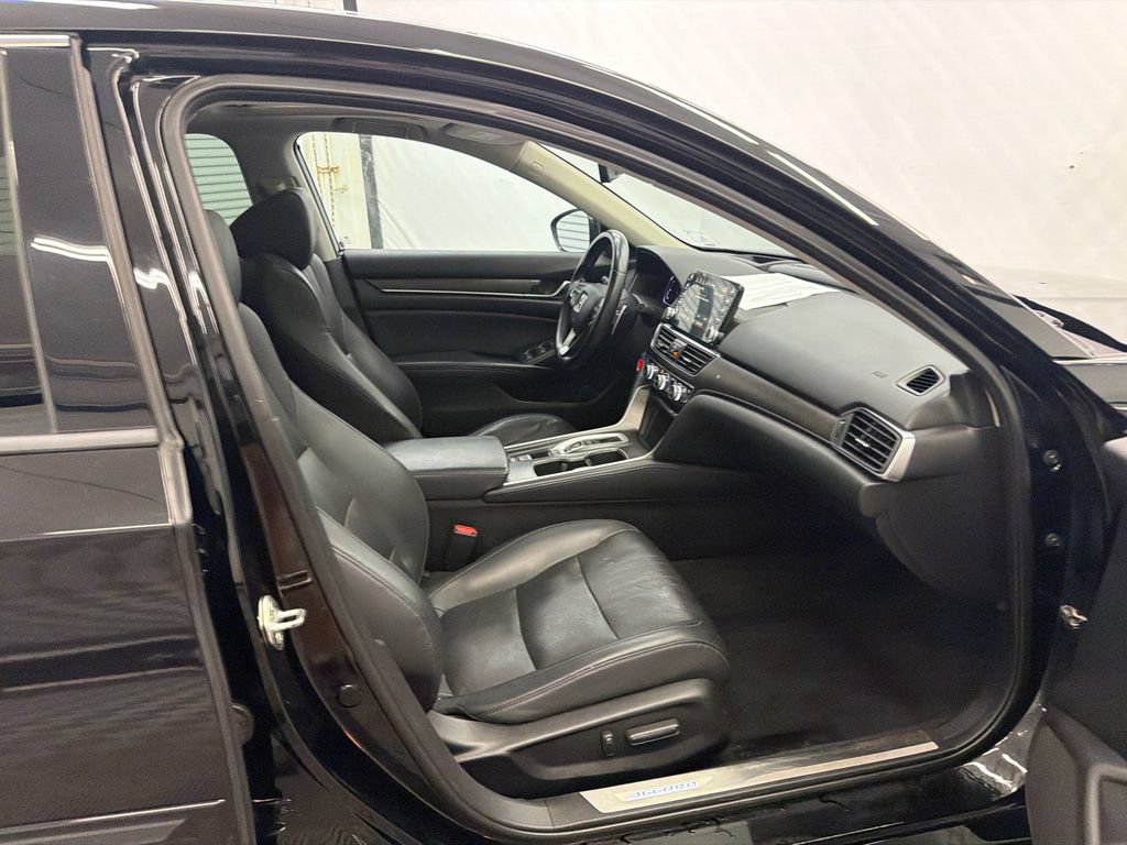 Used 2018 Honda Accord Touring image 15