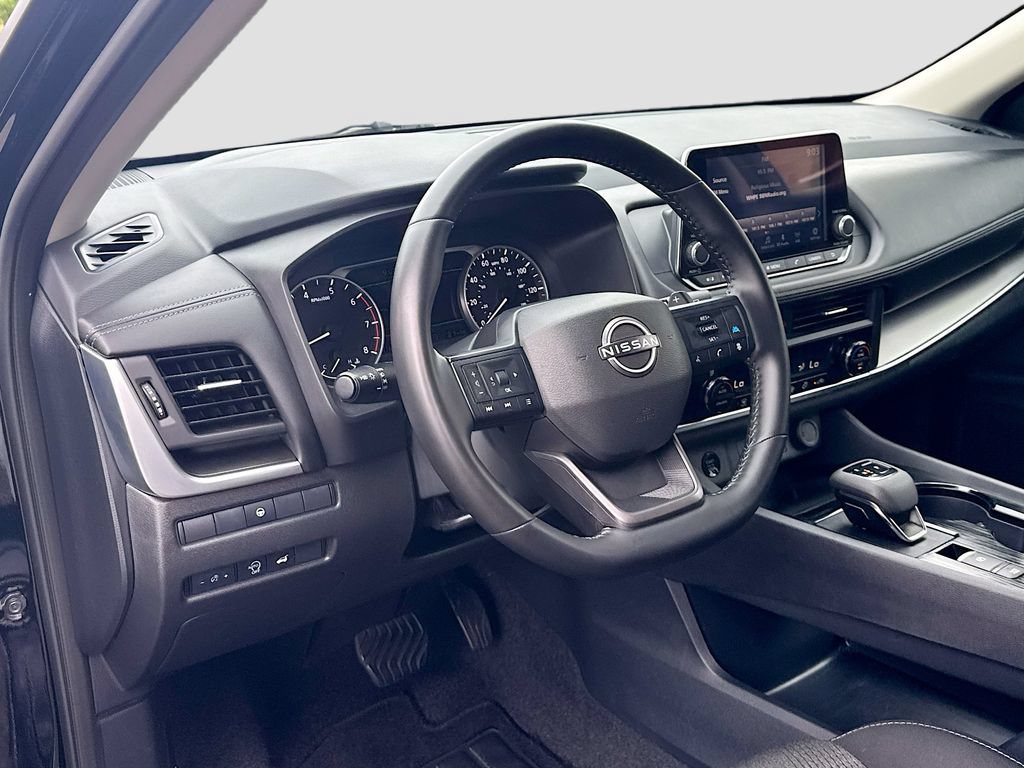 Certified 2025 Nissan Rogue SV FWD image 24