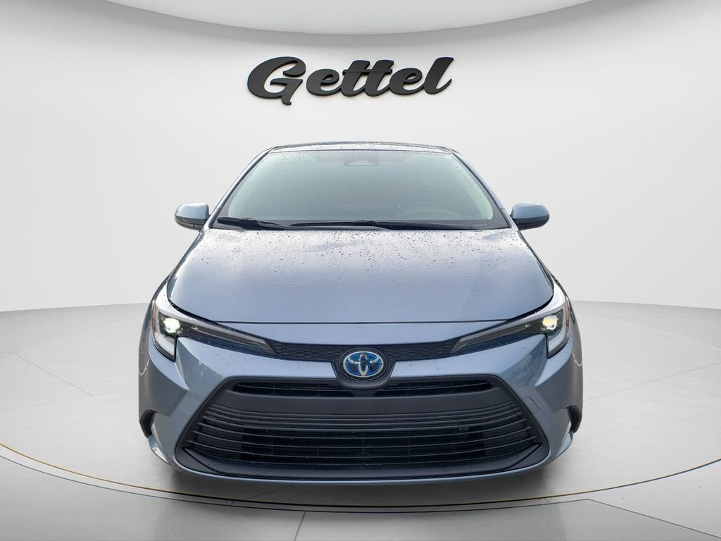 Used 2025 Toyota Corolla LE FWD image 2