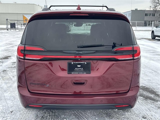 Used 2021 Chrysler Pacifica Touring-L w/ Uconnect Theater Family Group image 7