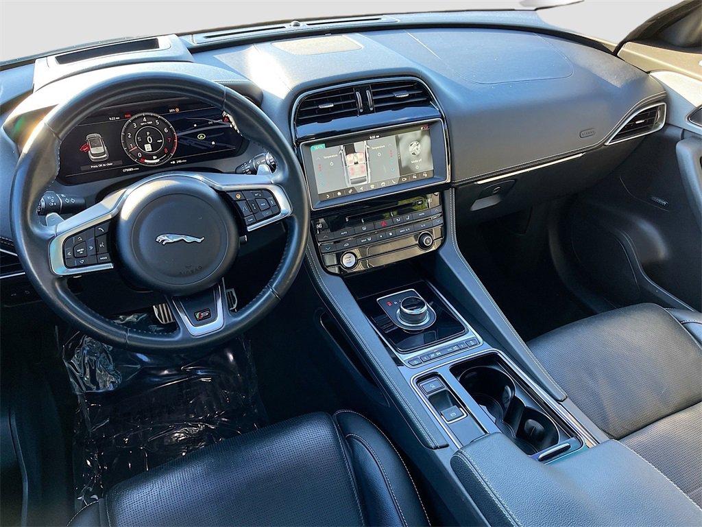 Used 2019 Jaguar F-PACE S image 25