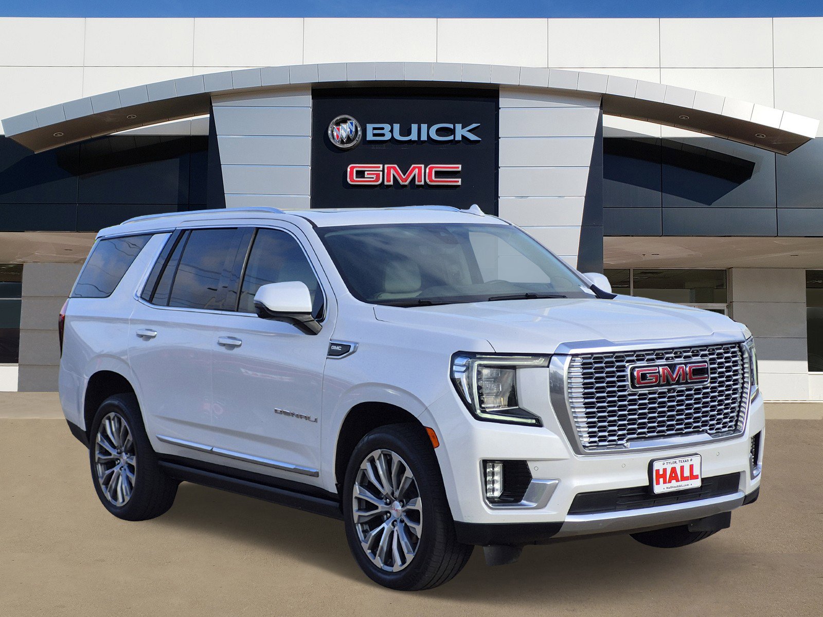 Certified 2021 GMC Yukon Denali w/ Denali Premium Package AWD/4WD image 1