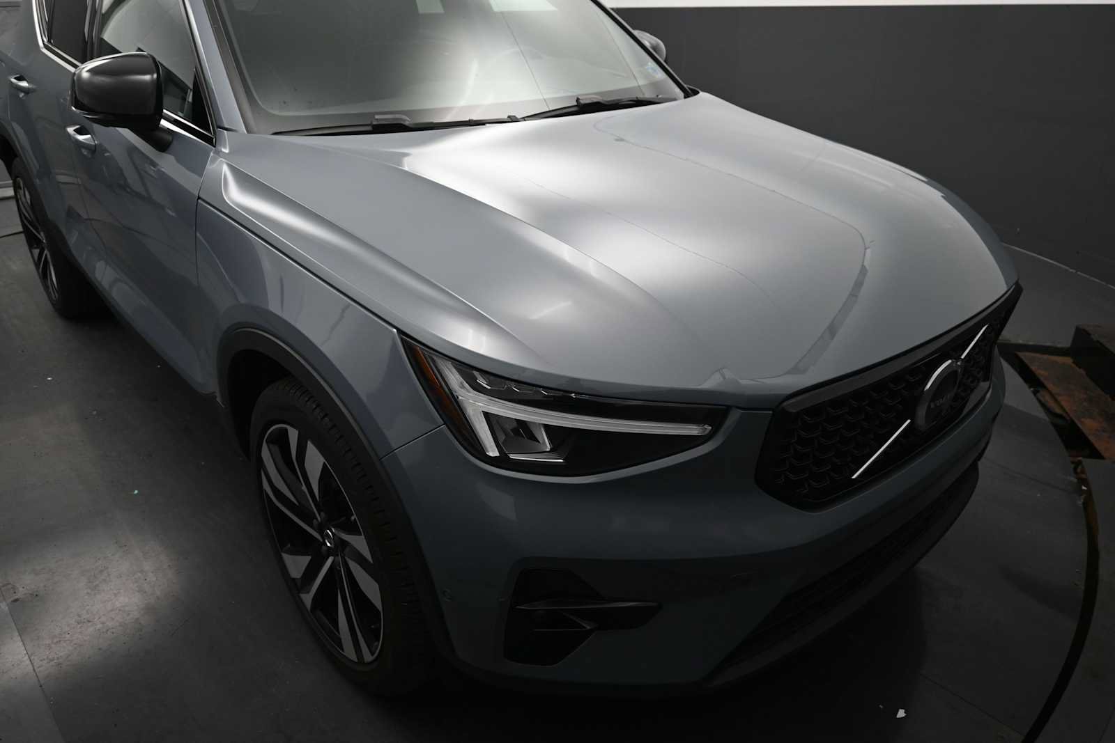 Used 2023 Volvo XC40 B5 Plus w/ Driver Assist Package AWD/4WD image 14
