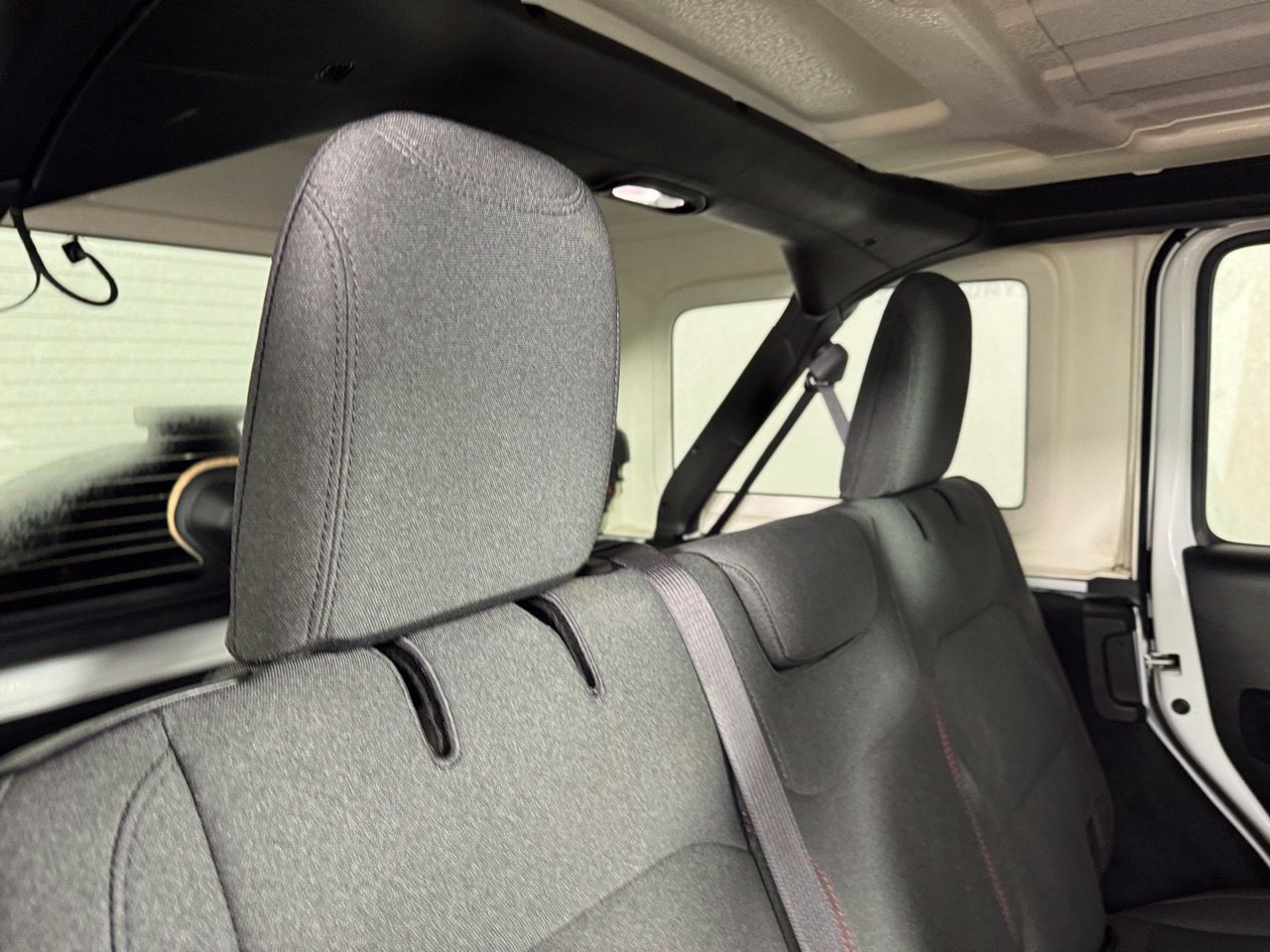 Used 2025 Jeep Wrangler Unlimited Rubicon AWD/4WD image 29