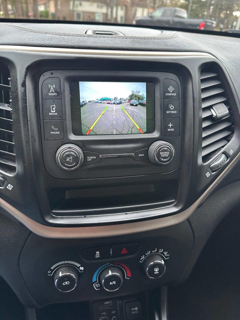 Used 2016 Jeep Cherokee Sport AWD/4WD image 16