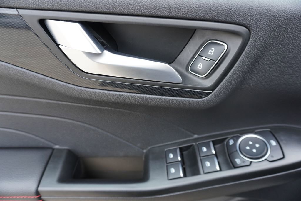 Certified 2025 Ford Escape ST-Line w/ Tech Pack #1 FWD image 9