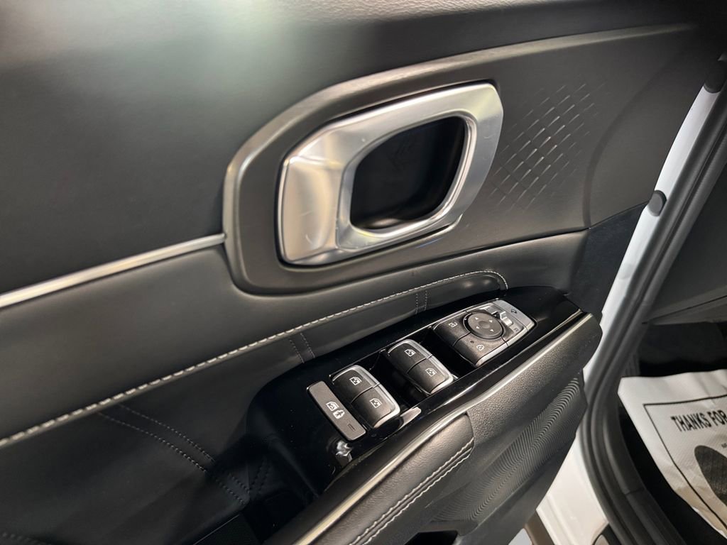 Certified 2023 Kia Sorento SX AWD/4WD image 14