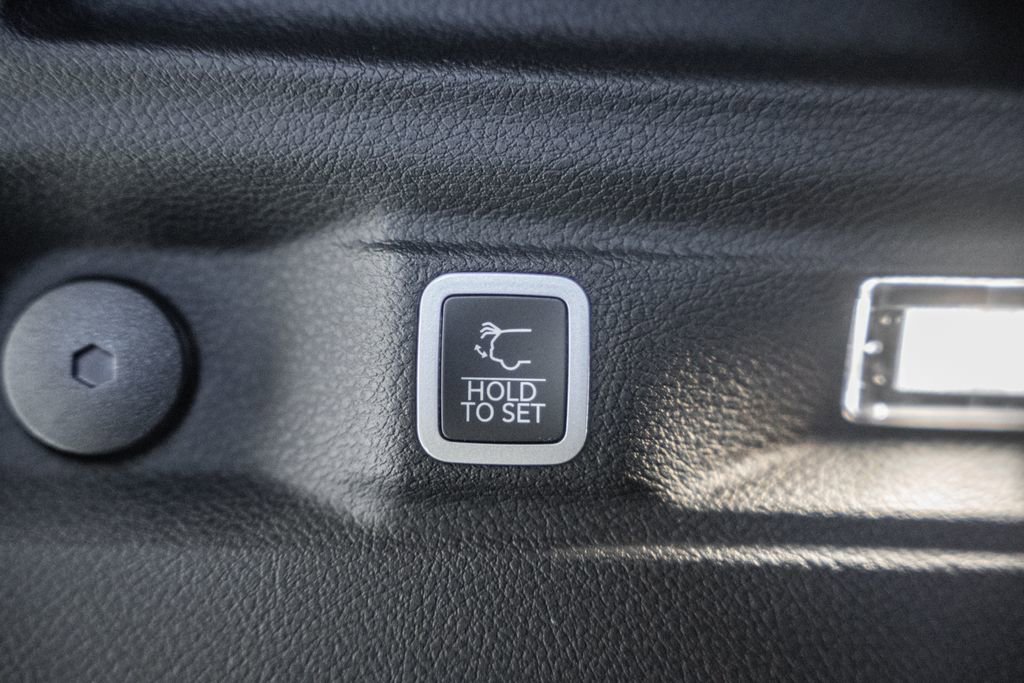 New 2025 Jeep Grand Cherokee L Altitude image 10