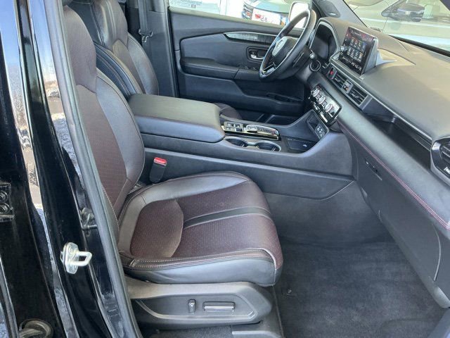 Used 2025 Honda Pilot Black Edition image 23
