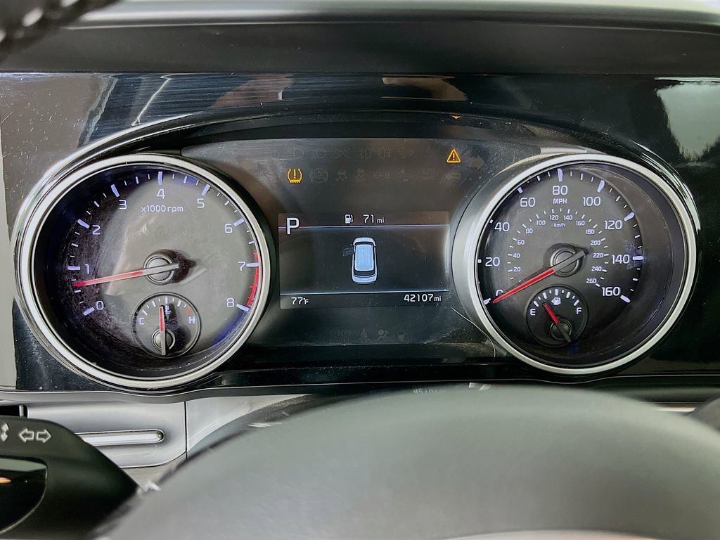 Used 2024 Kia Carnival EX image 17