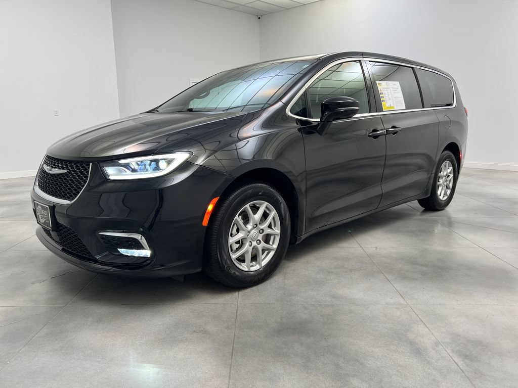 Used 2025 Chrysler Pacifica Select FWD image 4