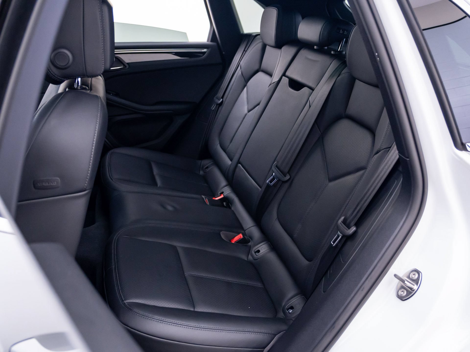 Certified 2021 Porsche Macan S AWD/4WD image 18