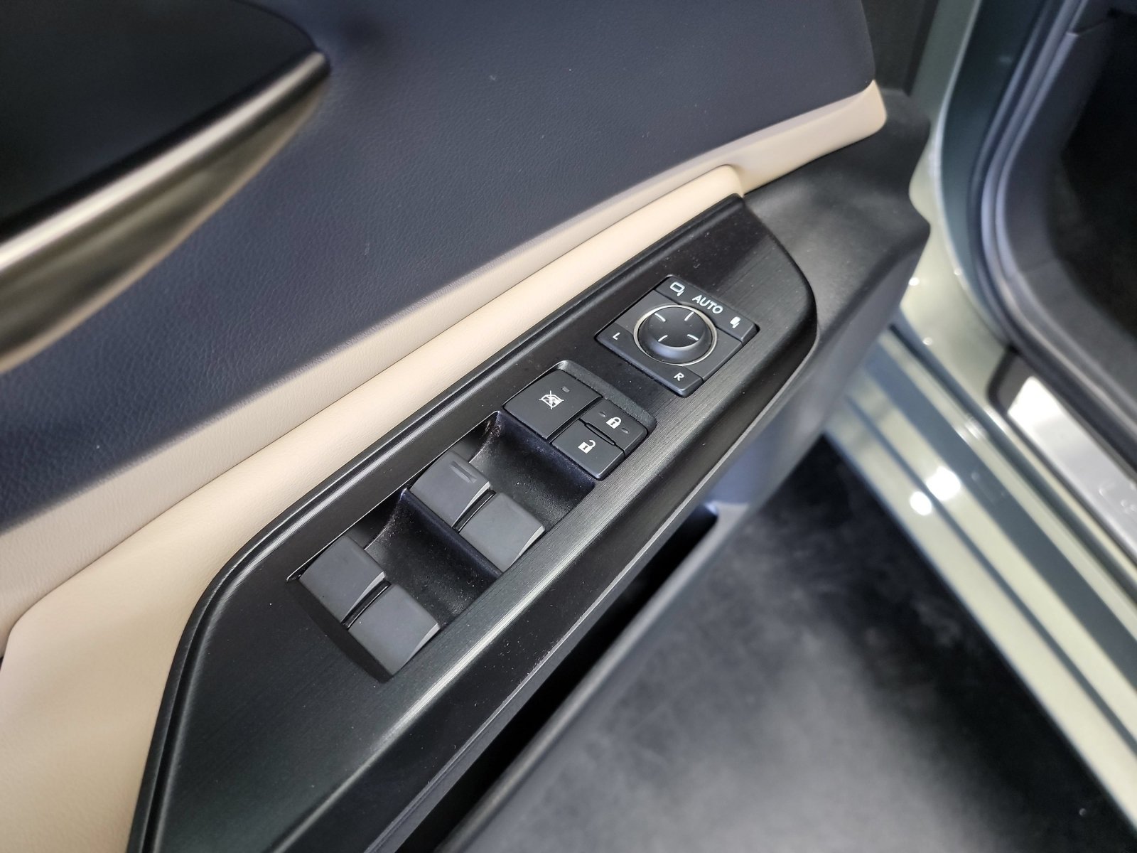 Used 2020 Lexus ES 350 w/ Premium Package FWD image 11