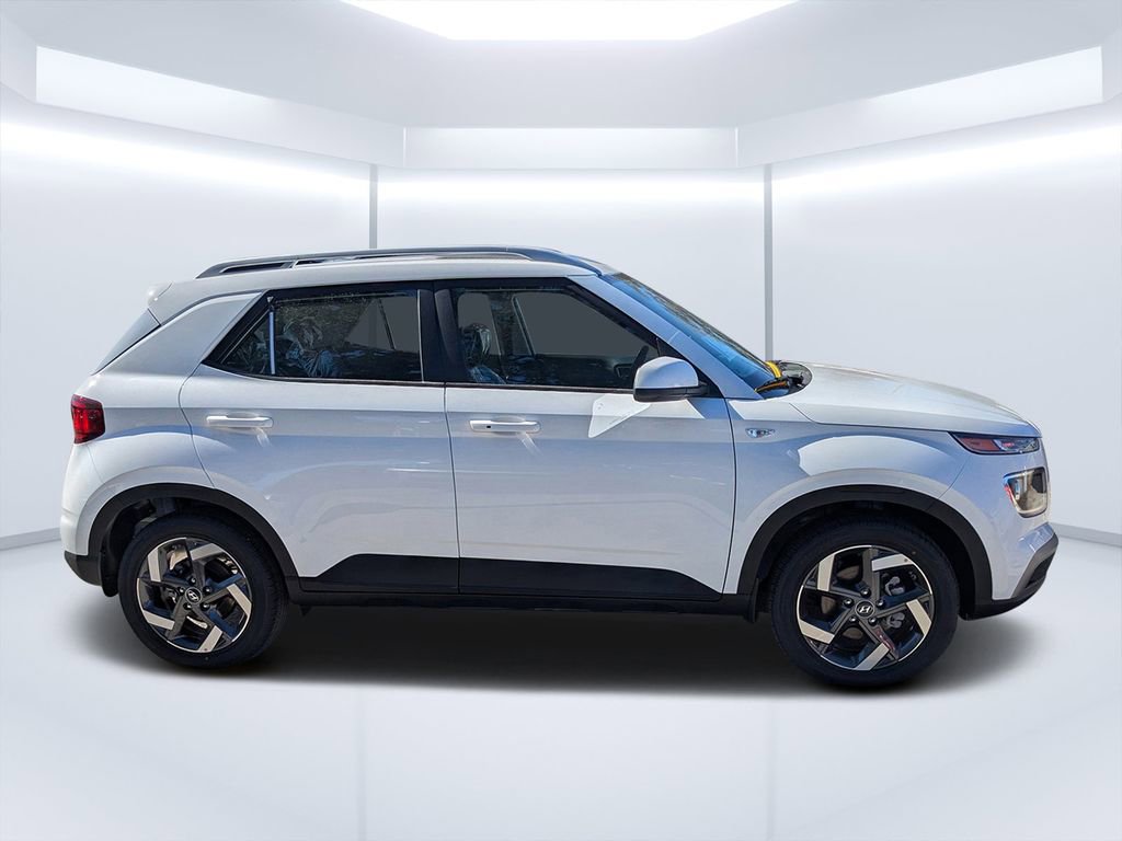 New 2026 Hyundai Venue SEL FWD image 2