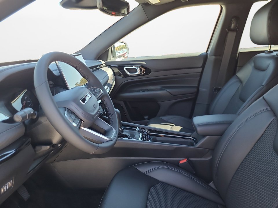 New 2026 Jeep Compass Latitude image 9