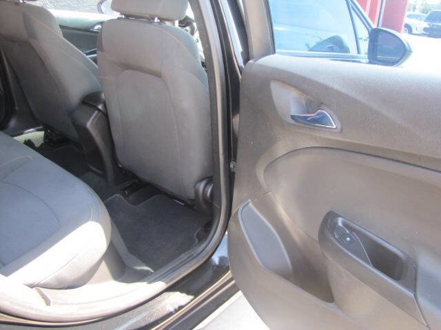 Used 2017 Chevrolet Cruze LS image 15