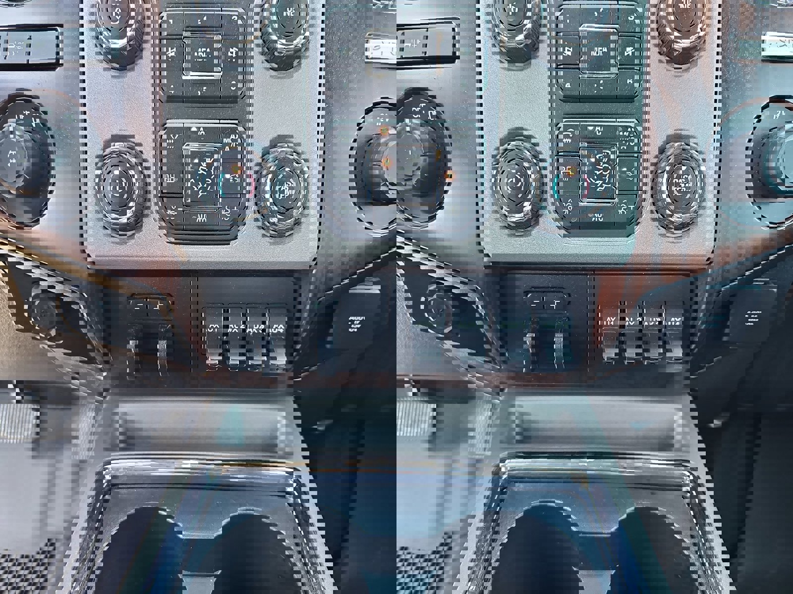 Used 2015 Ford F250 Lariat w/ Chrome Package image 24