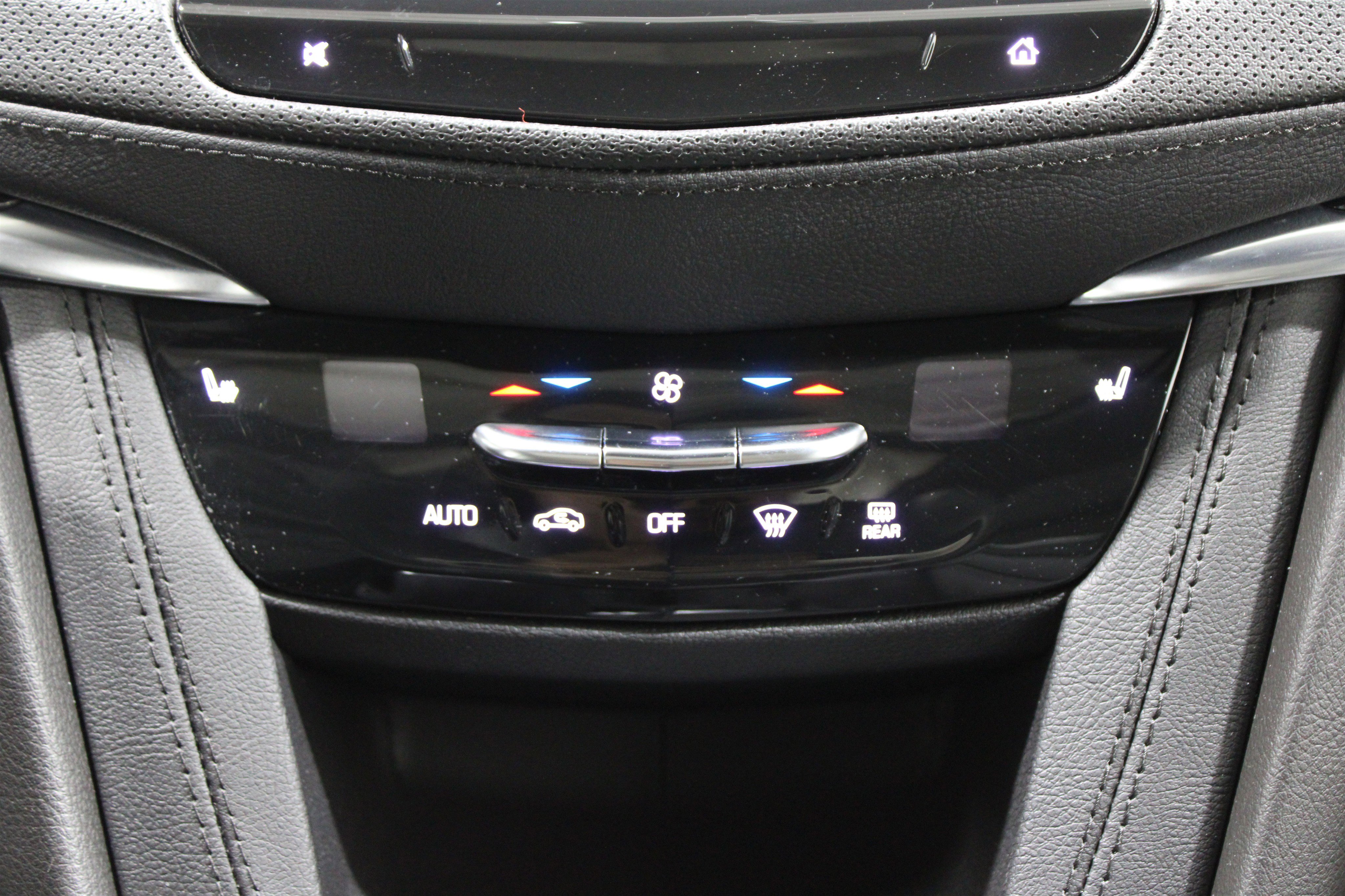 Used 2022 Cadillac XT5 Premium Luxury w/ LPO, Floor Liner Package image 19