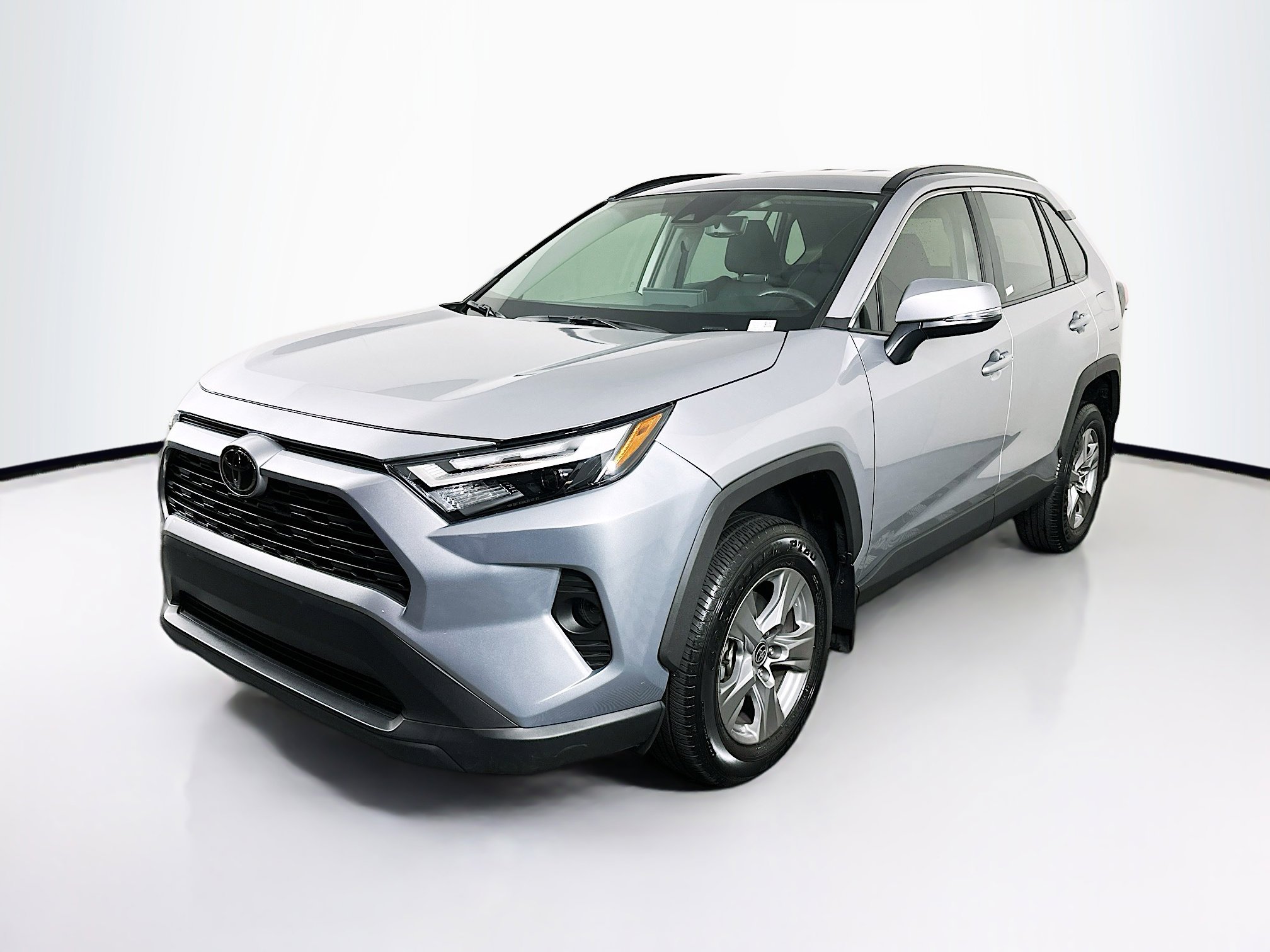 Used 2025 Toyota RAV4 XLE image 3