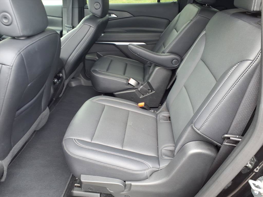 Used 2025 Chevrolet Traverse LT AWD/4WD image 13