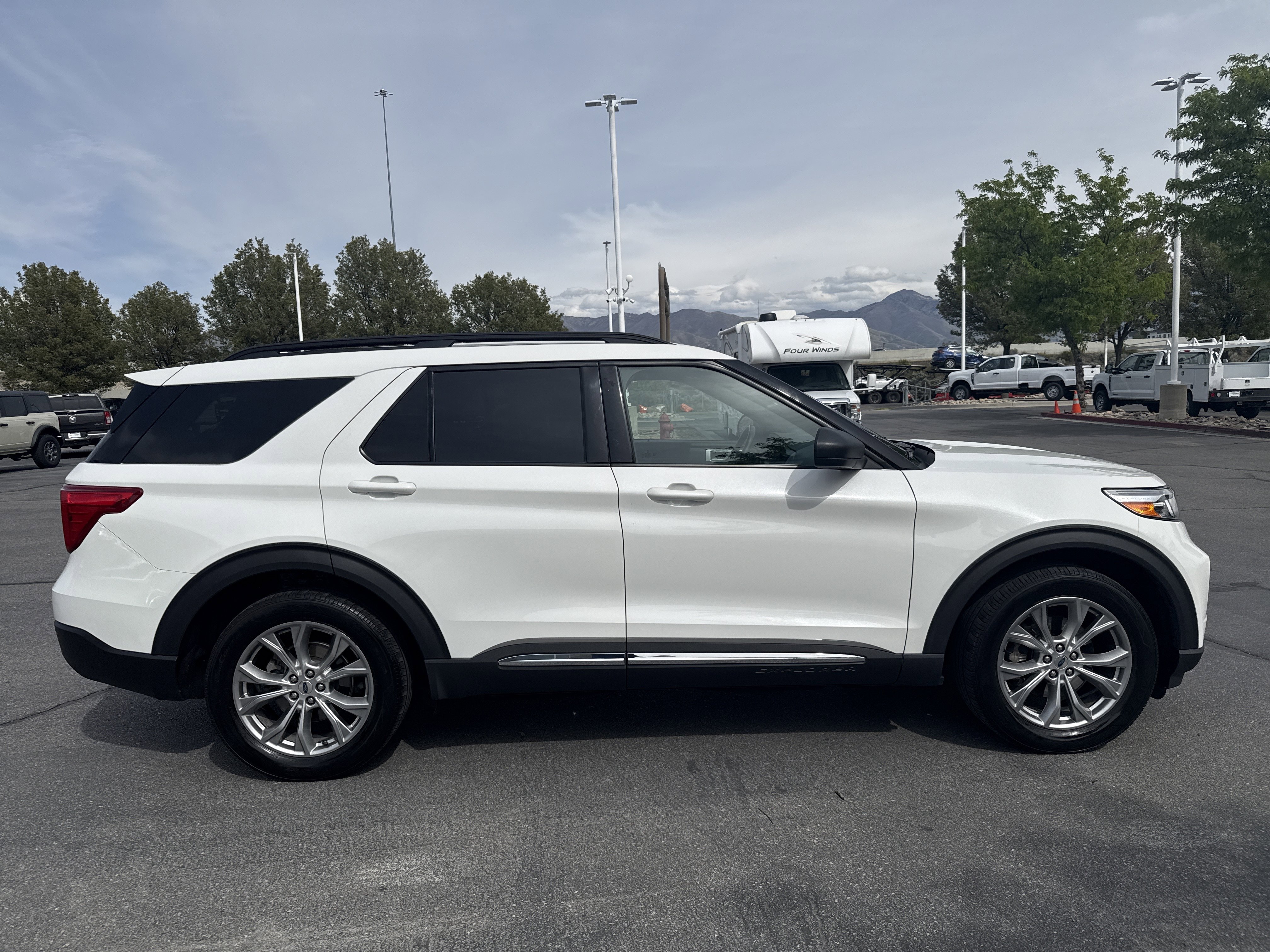 Used 2020 Ford Explorer XLT w/ Equipment Group 202A AWD/4WD image 6