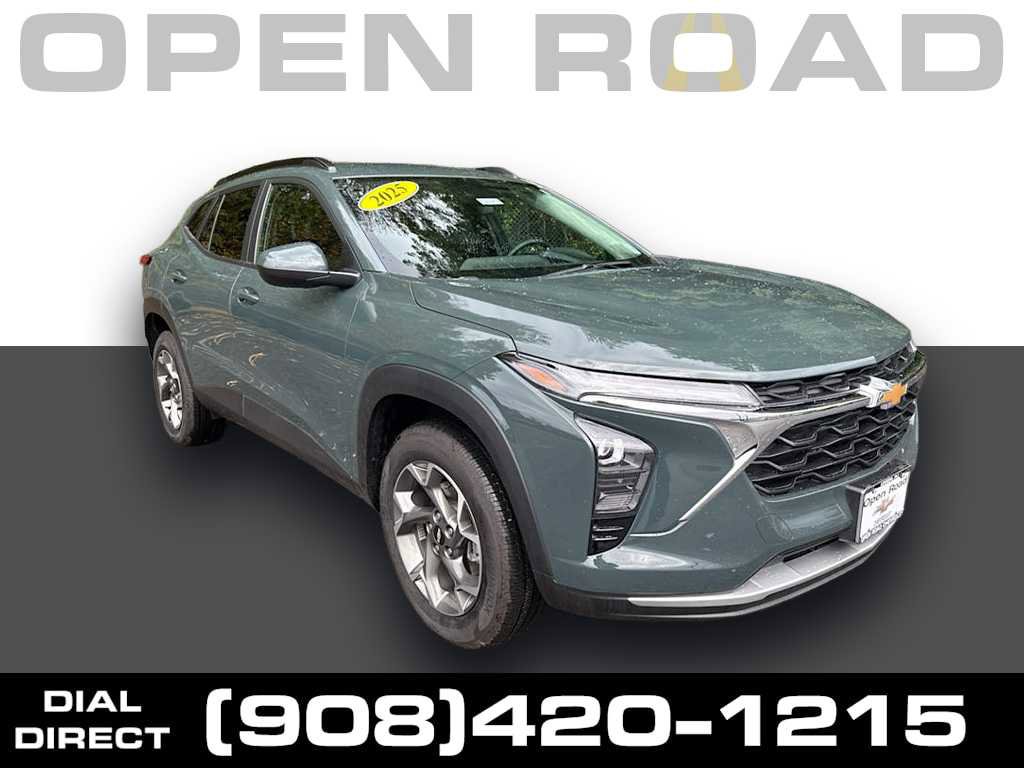 Certified 2025 Chevrolet Trax LT w/ Driver Confidence Package