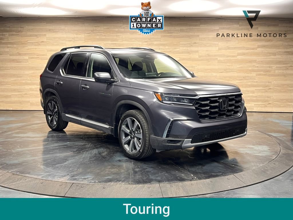 Used 2025 Honda Pilot Touring image 1