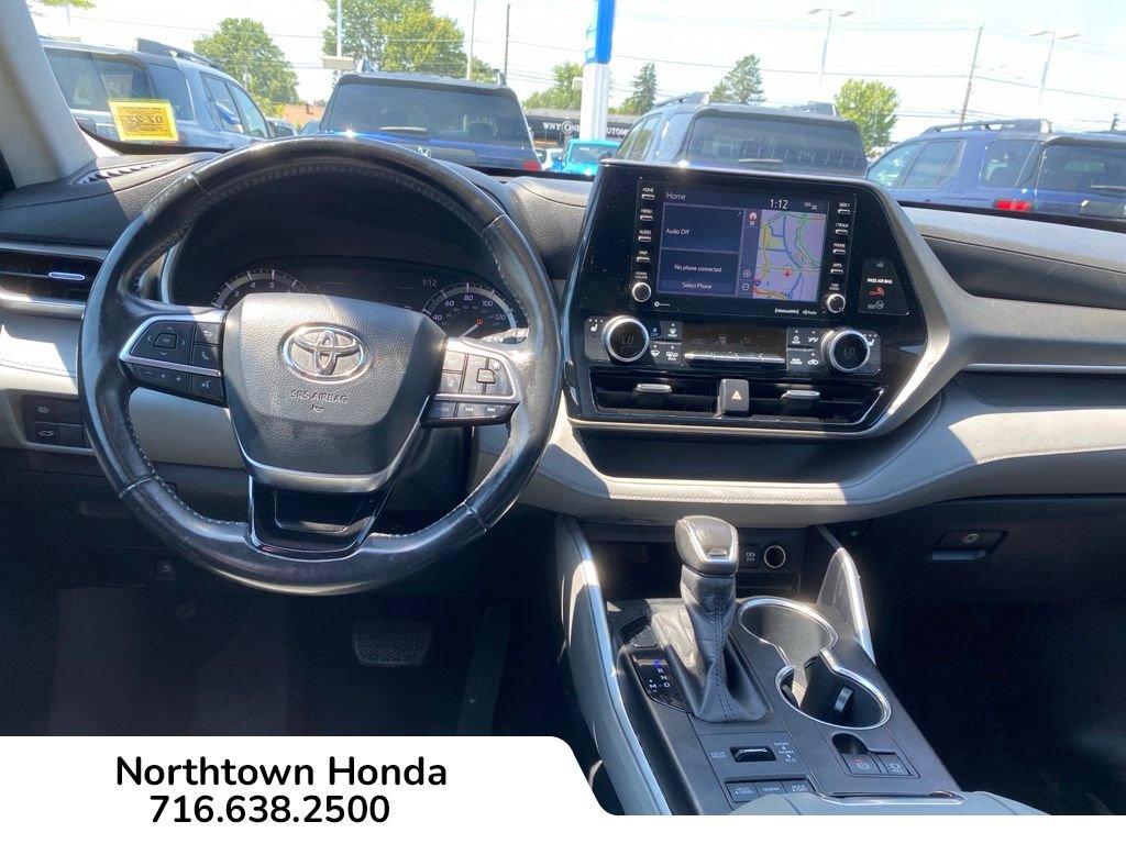 Used 2020 Toyota Highlander XLE AWD/4WD image 17