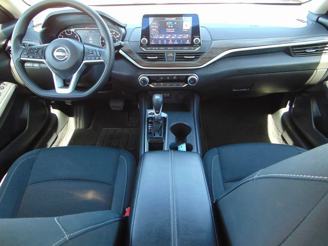Used 2025 Nissan Altima 2.5 SV FWD image 21