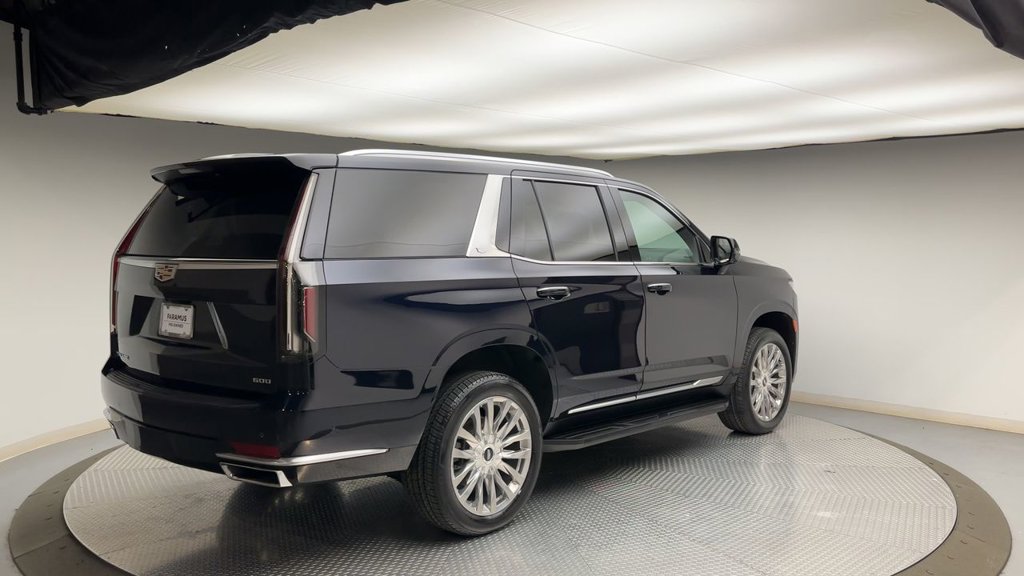 Used 2023 Cadillac Escalade Premium Luxury AWD/4WD image 2
