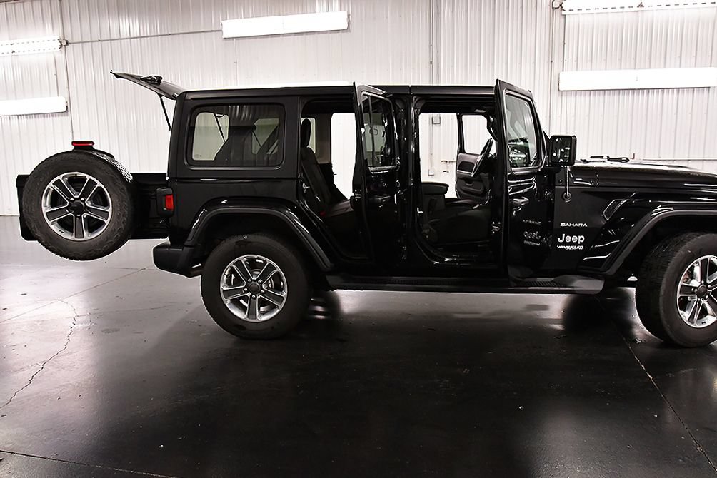 Used 2019 Jeep Wrangler Unlimited Sahara AWD/4WD image 28